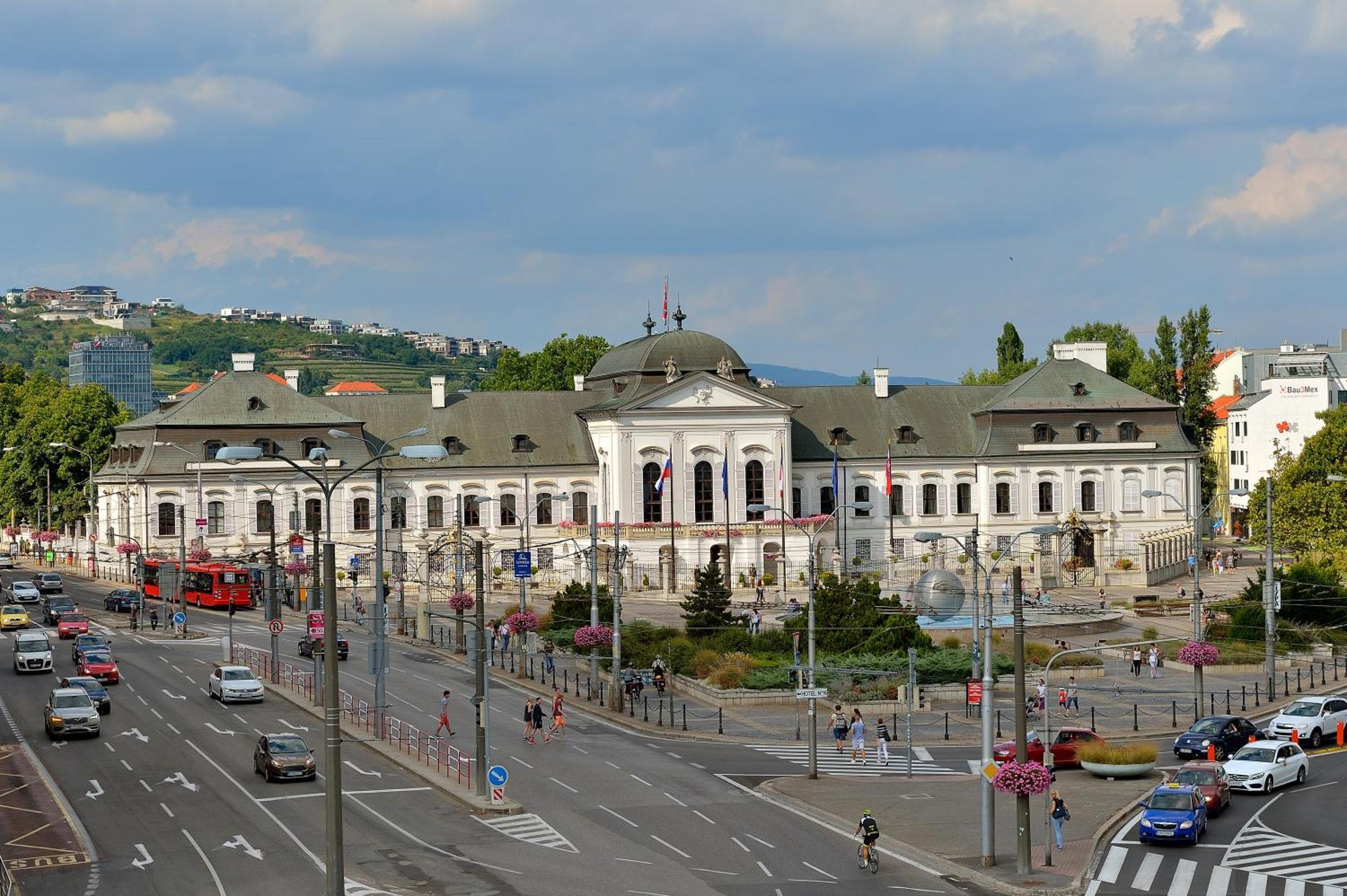 Charming & Cozy Ambiente Apartments Bratislava Luaran gambar