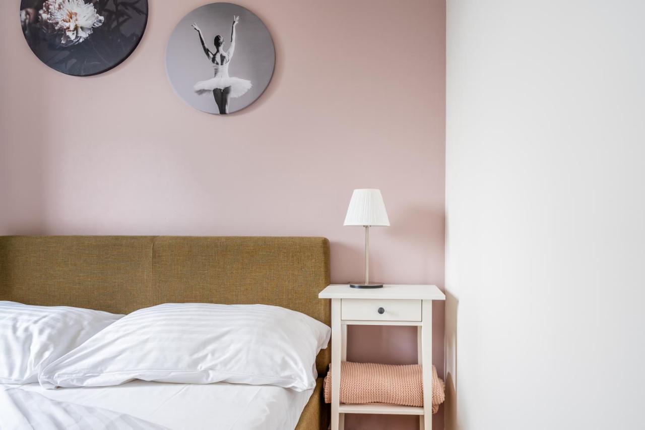 Charming & Cozy Ambiente Apartments Bratislava Luaran gambar
